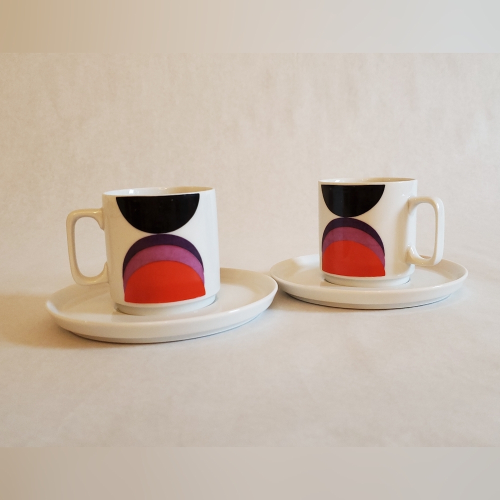 Pair of JOHANN SELTMAN VOHENSTRAUSS BAVARIAN PORCELAIN ESPRESSO/DEMITASSE CUPS